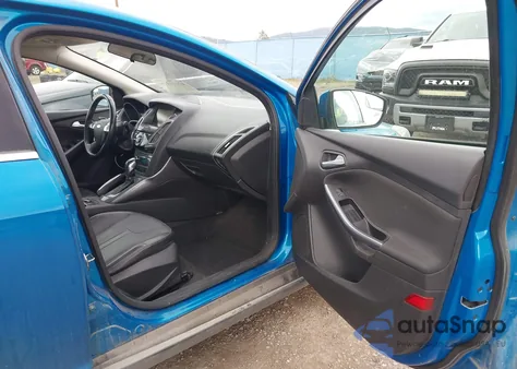 2013 Ford Focus Titanium z USA, uszkodzony, nr VIN 1FADP3J22DL245603